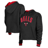 New Era Chicago Bulls Women's Boxy Raw Edge Pullover Hoodie Black