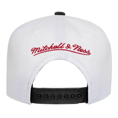 Mitchell & Ness Chicago Bulls Youth Wave Runner Snapback Hat White