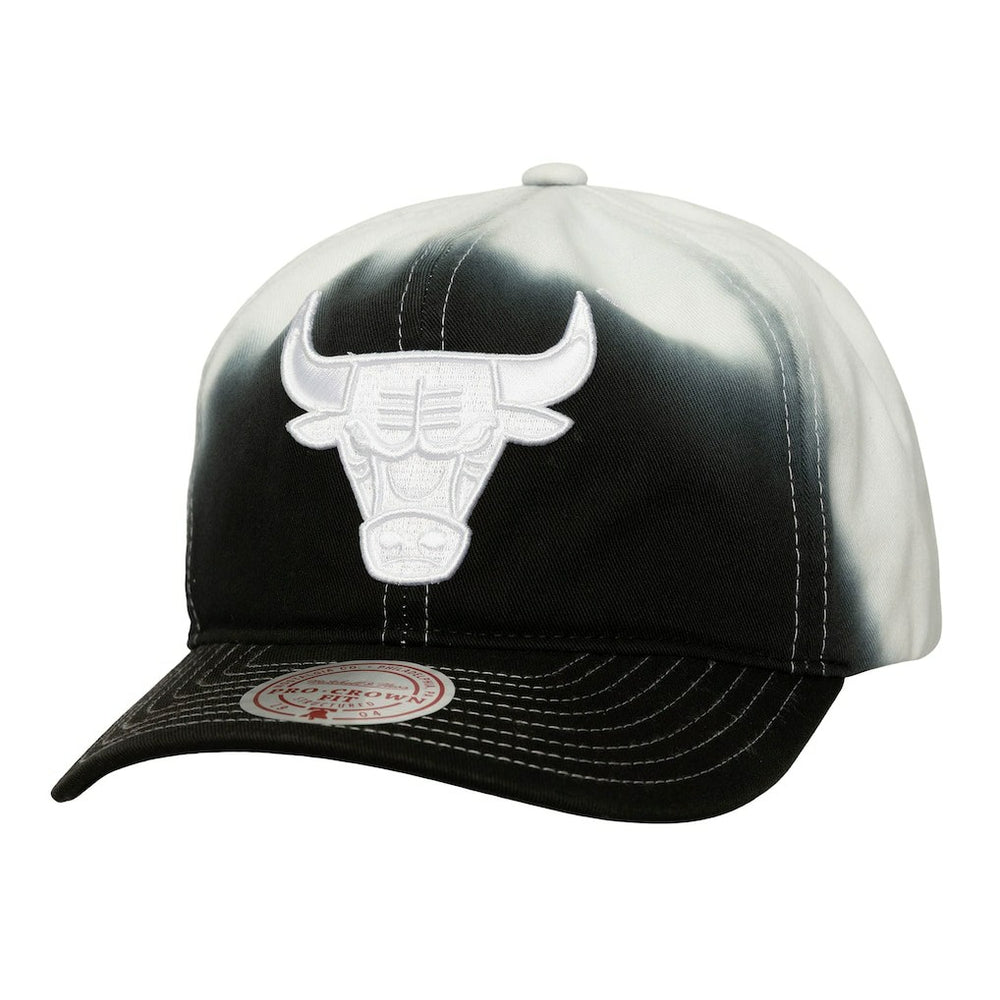 Mitchell & Ness Chicago Bulls Dip Dye Pro Crown Adjustable Hat Black/White