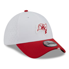 Tampa Bay Buccaneers New Era 2025 NFL Training Camp 39THIRTY Flex Hat - White/Red - NFL