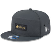 New Orleans Saints New Era 2025 Sideline Cold Weather Split Panel 9FIFTY Snapback Hat - Charcoal - NFL