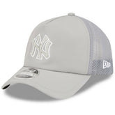 New York Yankees New Era 2026 Batting Practice Apex 9FORTY Adjustable Trucker Hat Outlet