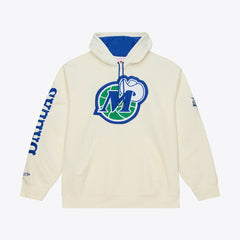 Mitchell & Ness Dallas Mavericks Hardwood Classics Chainstitch Premium Fleece Hoodie Cream
