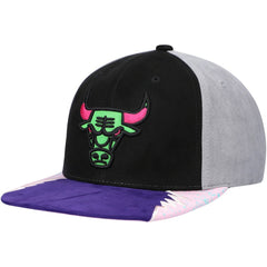 Mitchell & Ness Chicago Bulls Day 5 Snapback Hat Black/Pink