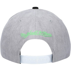 Mitchell & Ness Chicago Bulls Day 5 Snapback Hat Black/Pink