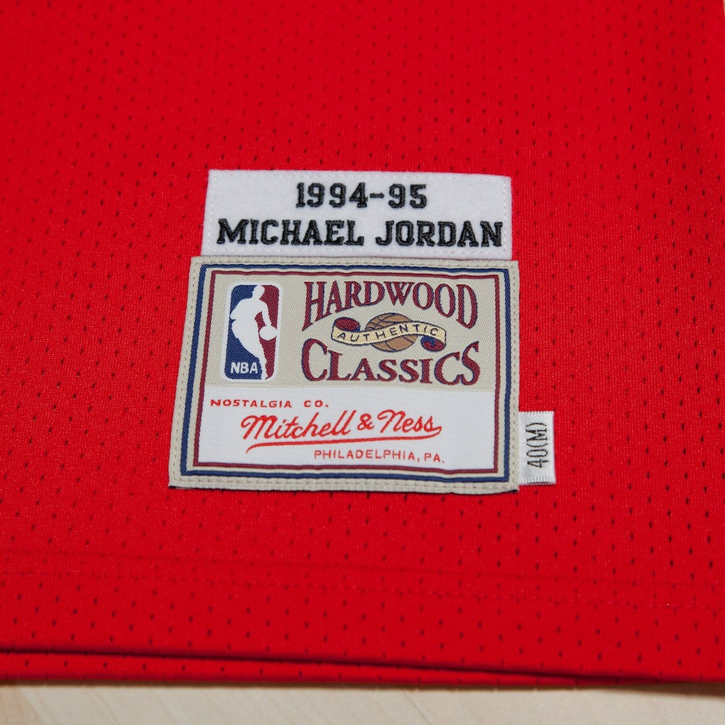 Mitchell & Ness Chicago Bulls Michael Jordan 1994-95 Road 45 Authentic Jersey Red Mens