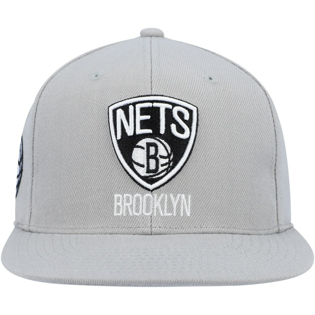 Mitchell & Ness Brooklyn Nets Side Core 2.0 Snapback Hat Gray