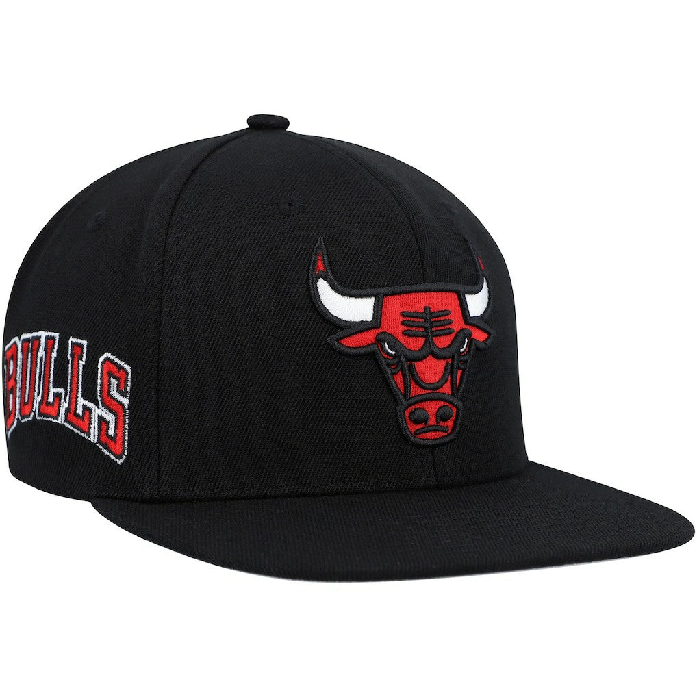 Mitchell & Ness Chicago Bulls Side Core 2.0 Snapback Hat Black