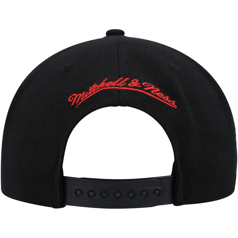 Mitchell & Ness Chicago Bulls Side Core 2.0 Snapback Hat Black