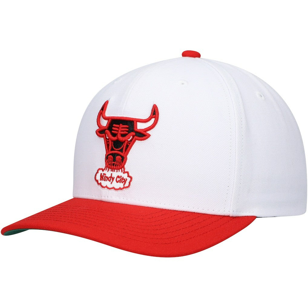 Mitchell & Ness Chicago Bulls Hardwood Classics Core 2-Tone 2.0 Pro Snapback Hat White/Red