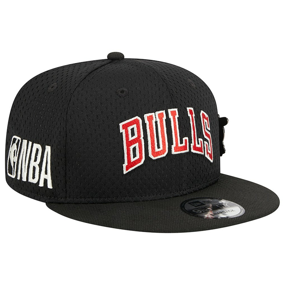 New Era Chicago Bulls Post-Up Pin Mesh 9FIFTY Snapback Hat Black