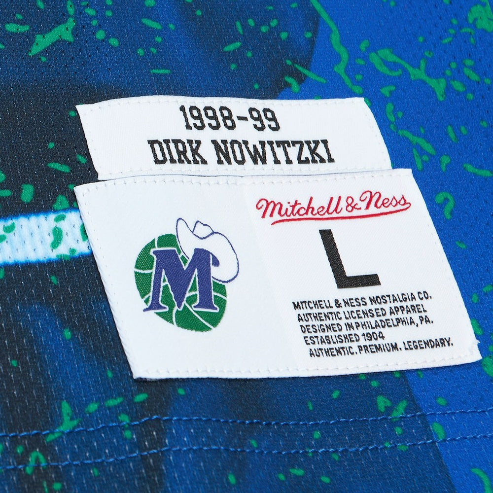 Mitchell & Ness Dirk Nowitzki Dallas Mavericks Hardwood Classics Player Burst Tank Top Blue