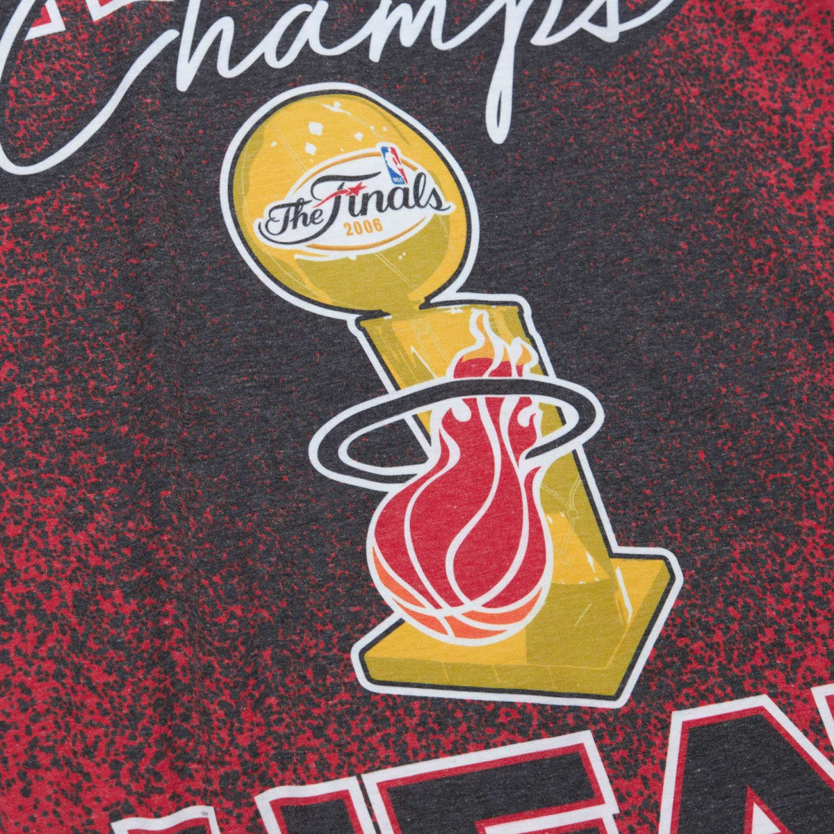 Mitchell & Ness Miami Heat Hardwood Classics 2006 NBA Champions Champ City T-Shirt Red