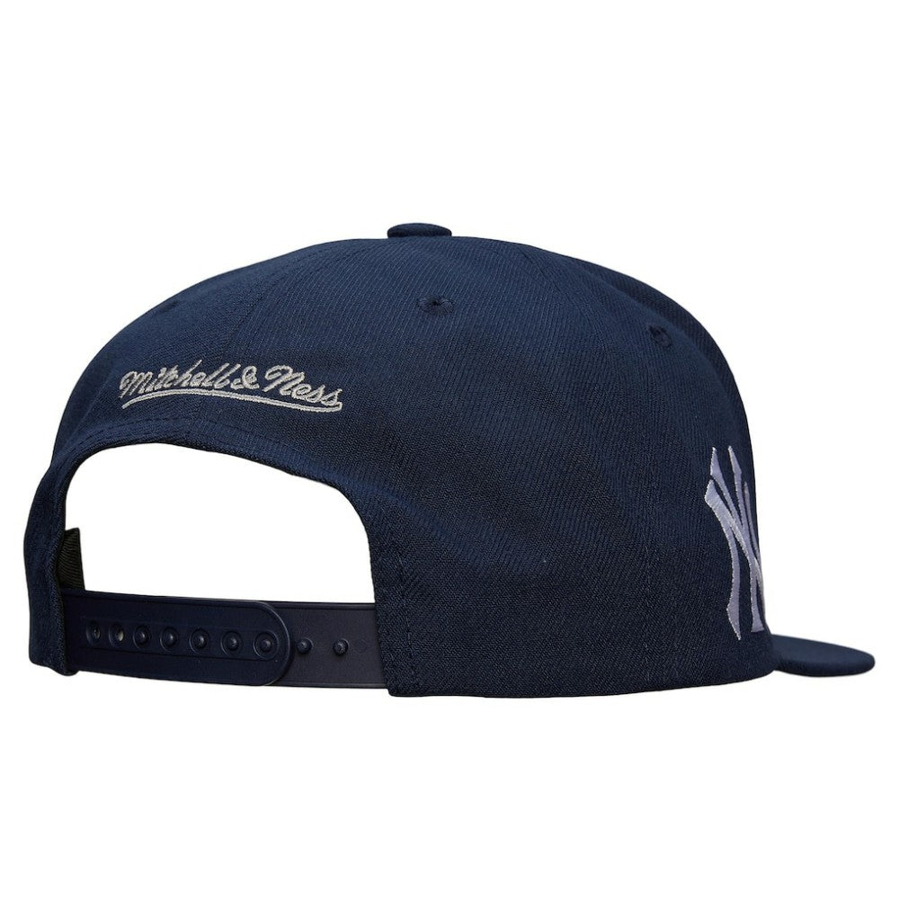 New York Yankees Mitchell & Ness Team Tagged Snapback Hat Online