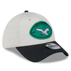 Philadelphia Eagles New Era 2024 Sideline Historic 39THIRTY Flex Hat - Stone/Black - NFL