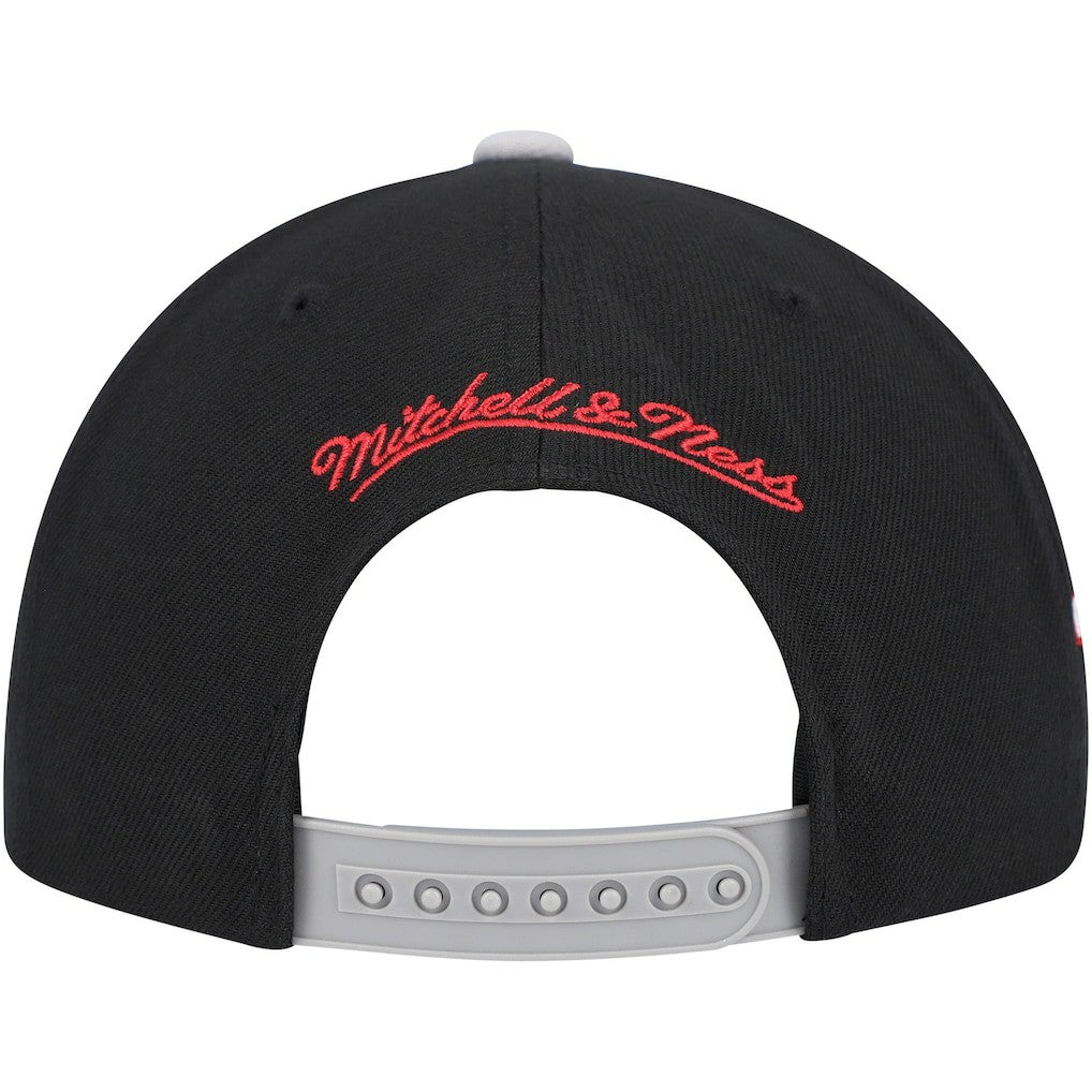 Mitchell & Ness Chicago Bulls Core Snapback Hat Black/Gray