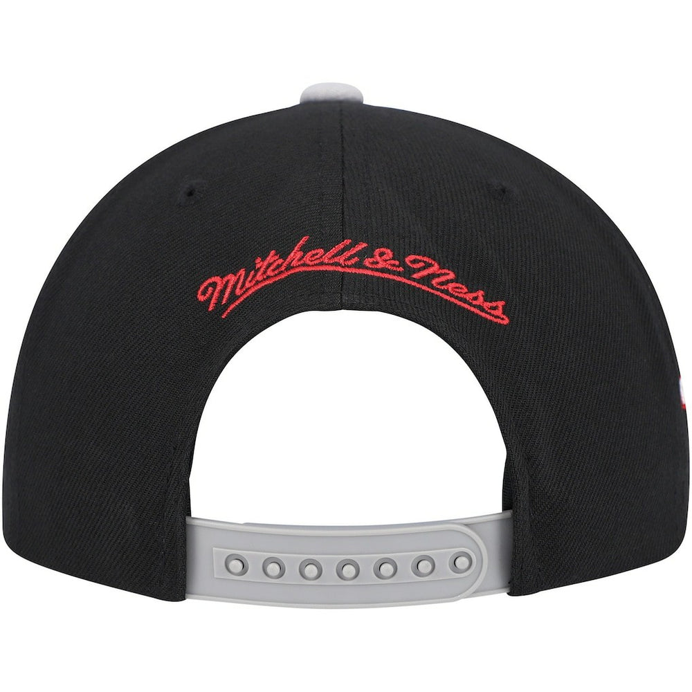 Mitchell & Ness Chicago Bulls Core Snapback Hat Black/Gray