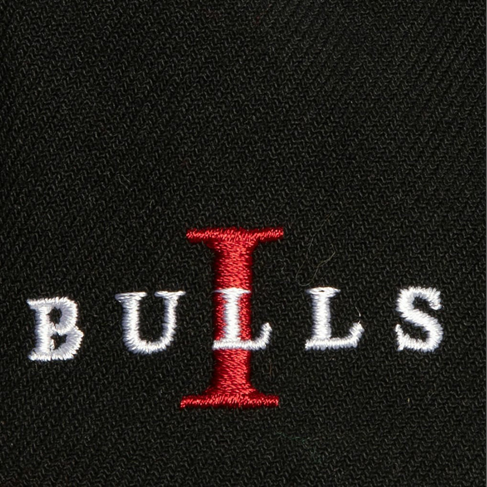 Mitchell & Ness Chicago Bulls Core Snapback Hat White/Red