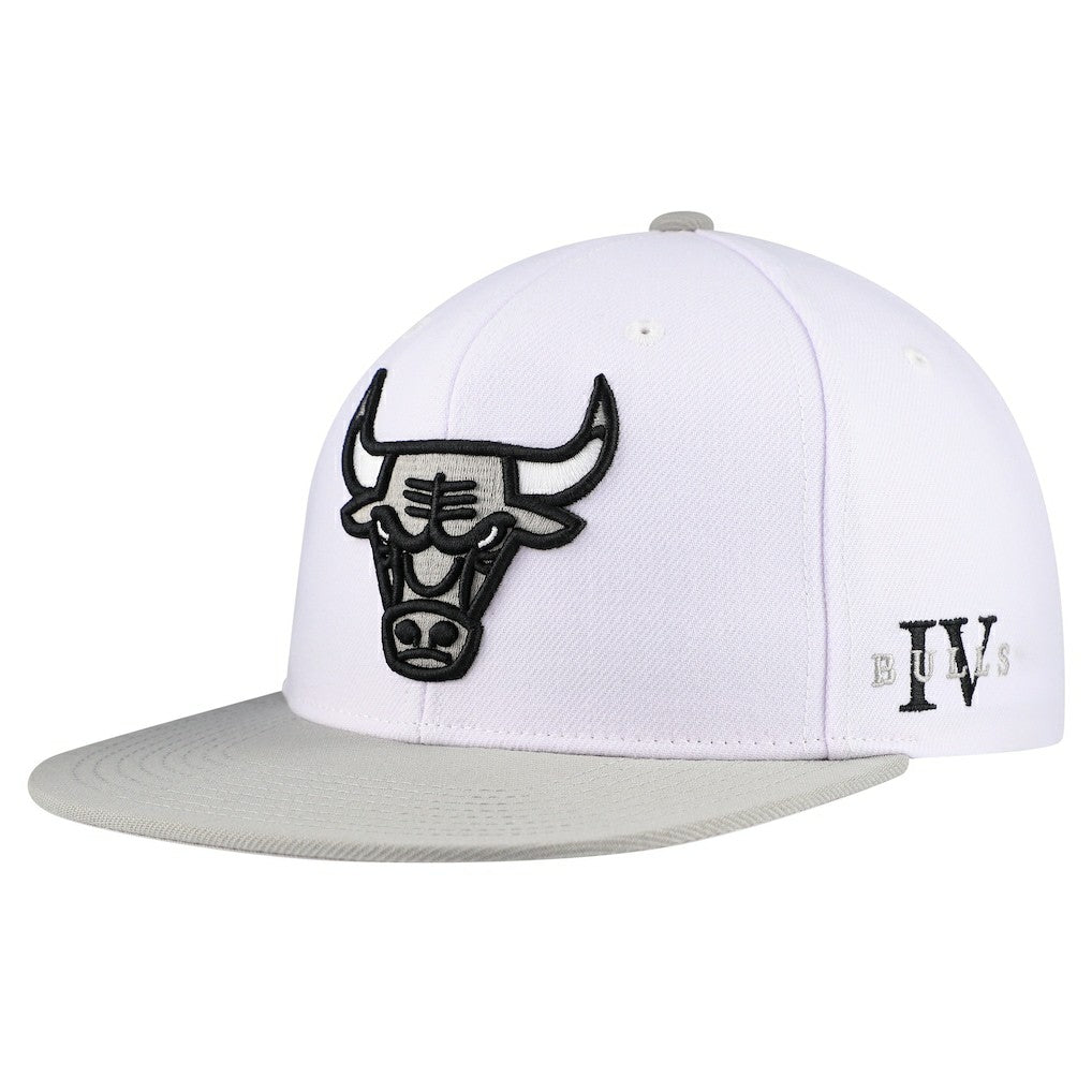 Mitchell & Ness Chicago Bulls Core Snapback Hat White