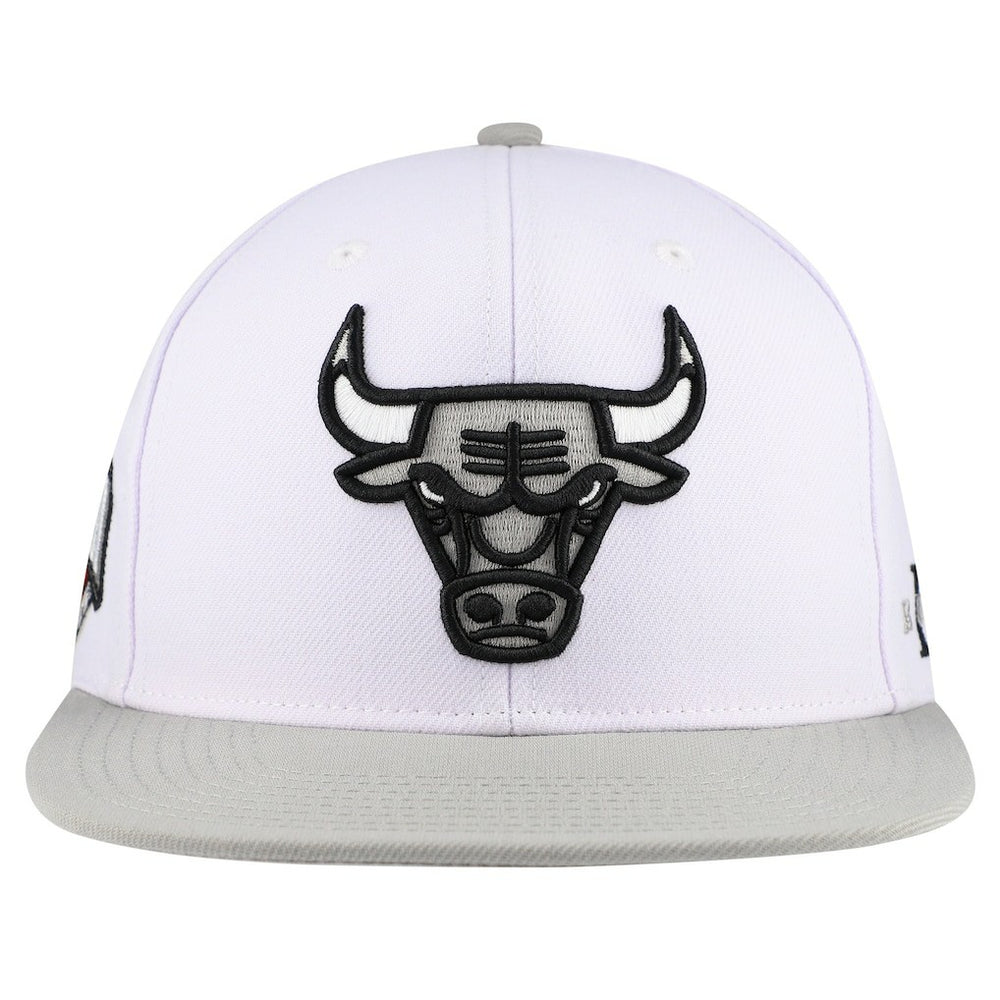 Mitchell & Ness Chicago Bulls Core Snapback Hat White