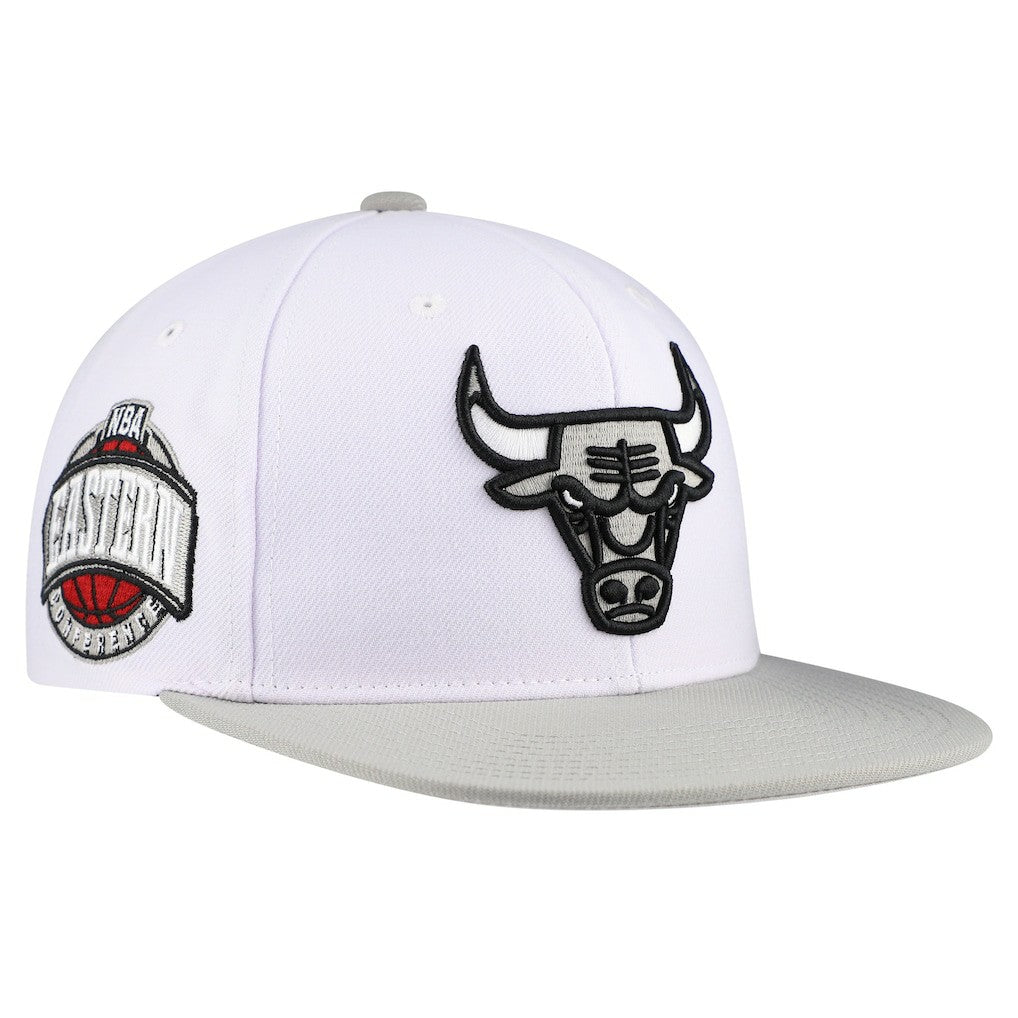 Mitchell & Ness Chicago Bulls Core Snapback Hat White