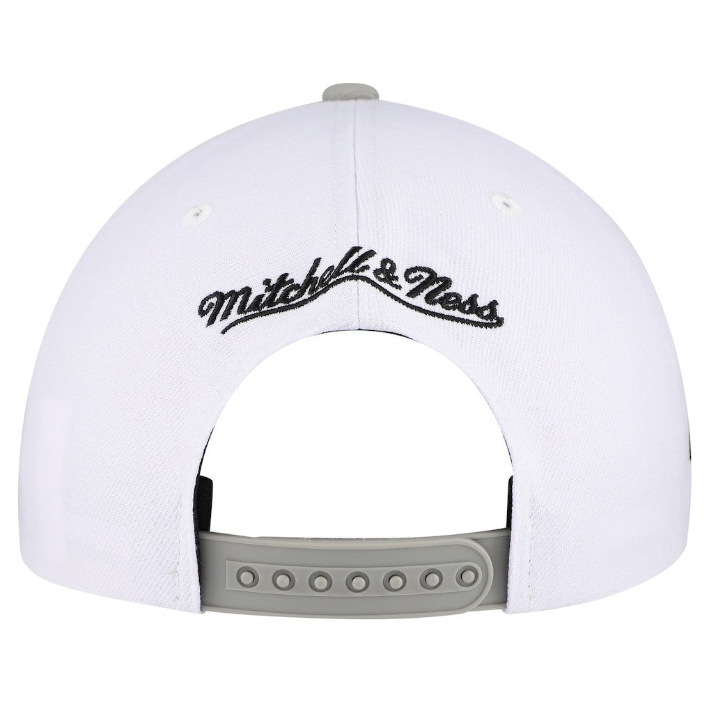 Mitchell & Ness Chicago Bulls Core Snapback Hat White
