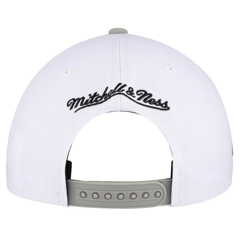 Mitchell & Ness Chicago Bulls Core Snapback Hat White