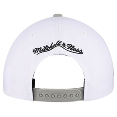 Mitchell & Ness Chicago Bulls Core Snapback Hat White