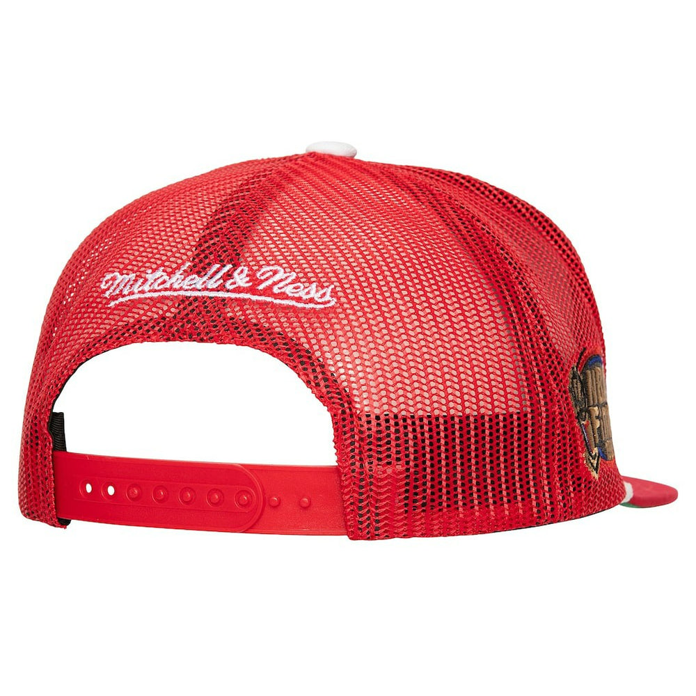 Mitchell & Ness Chicago Bulls Roper Meshback Trucker Snapback Hat Red