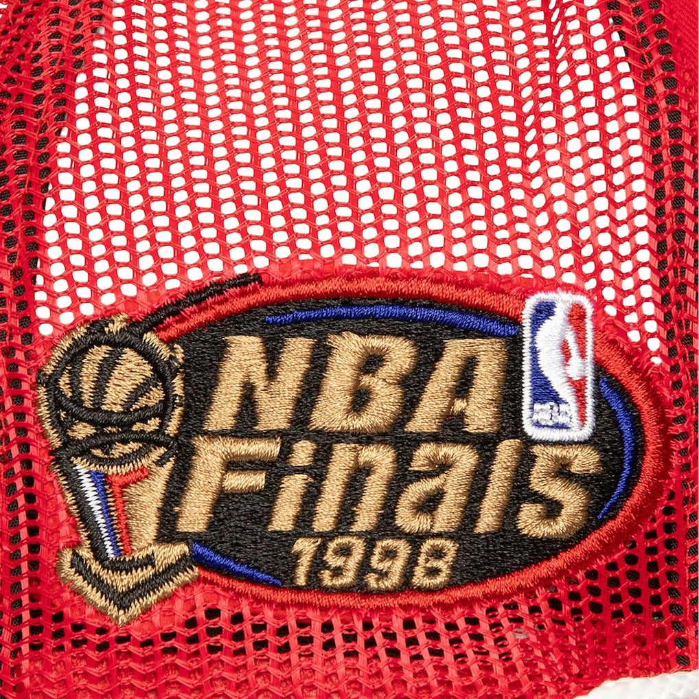 Mitchell & Ness Chicago Bulls Roper Meshback Trucker Snapback Hat Red