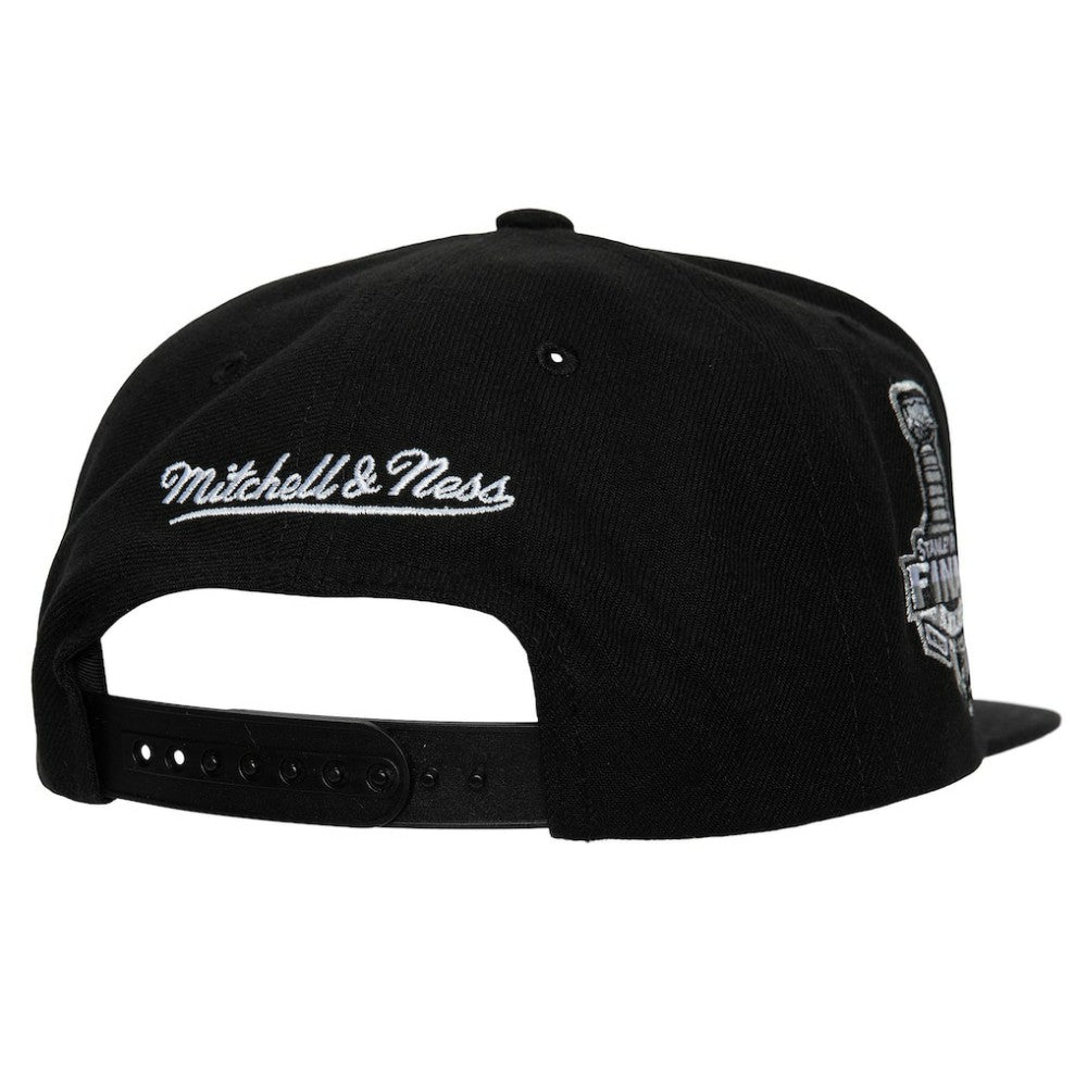 Tampa Bay Lightning Mitchell & Ness Core Top Spot Snapback Hat - Black | NHL Lifestyle
