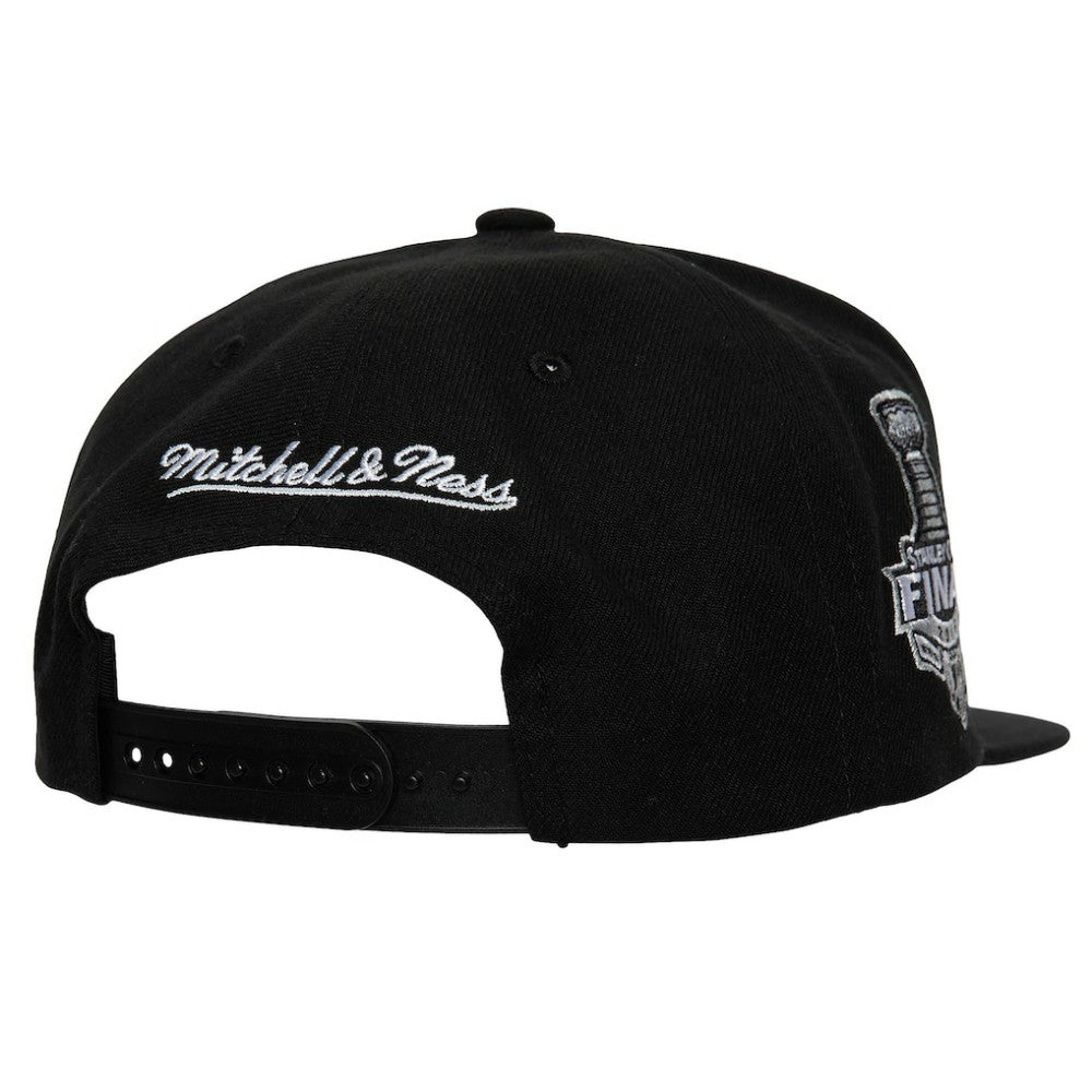 Chicago Blackhawks Mitchell & Ness Core Top Spot Snapback Hat - Black | NHL on sale
