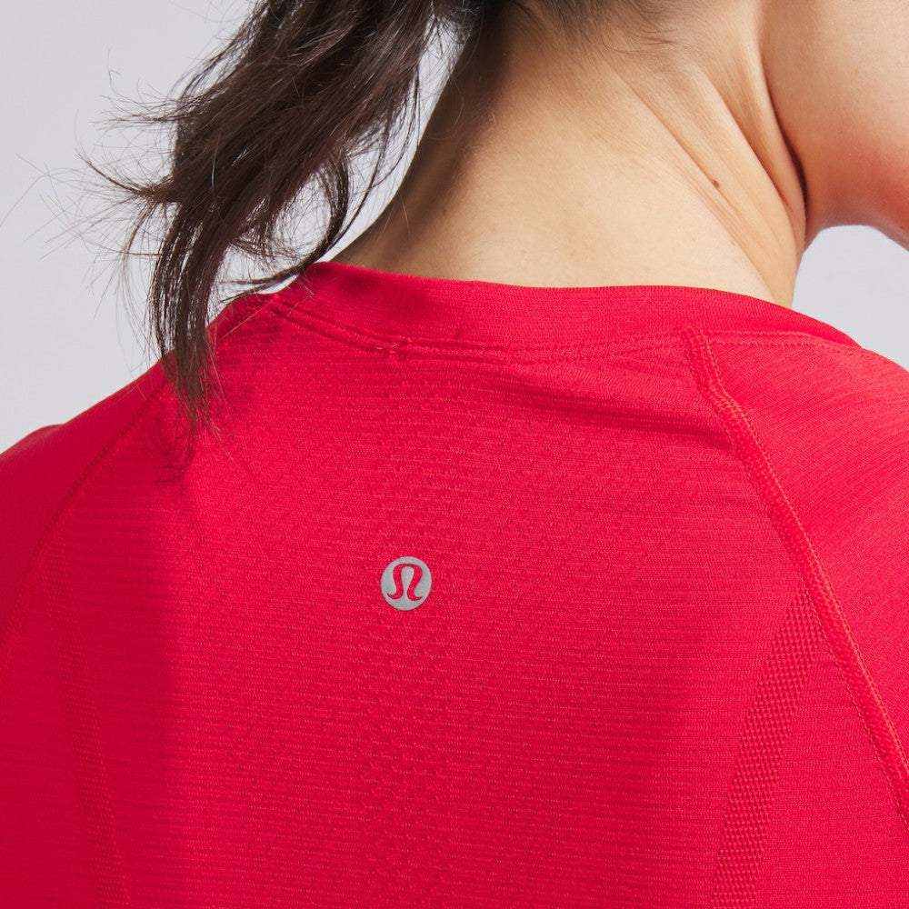 Chicago Blackhawks lululemon Women's Swiftly Tech Short-Sleeve Shirt 2.0 - True Red | NHL near me