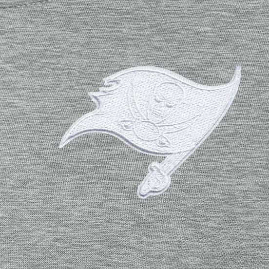Tampa Bay Buccaneers Antigua Women's Victory Crew Pullover Sweatshirt - Heather Gray - NFL