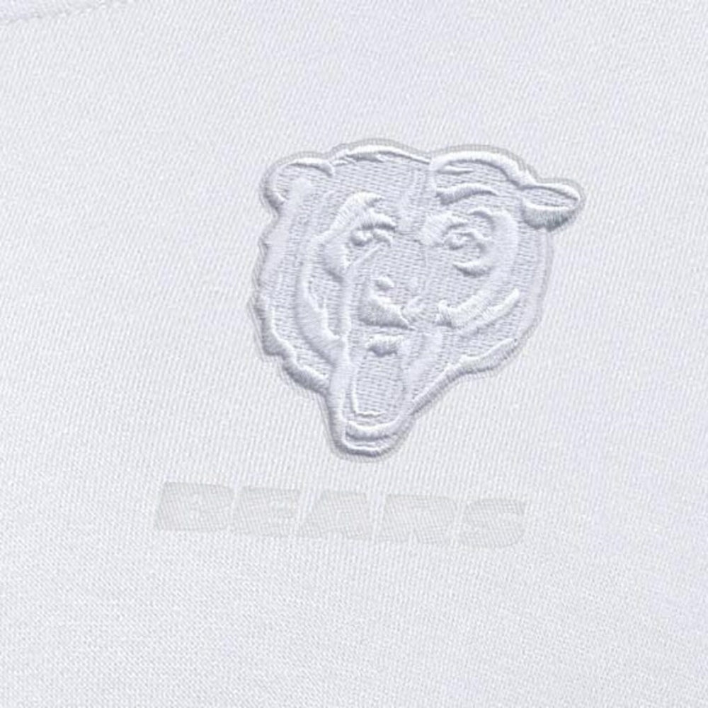 Chicago Bears Antigua Women's Victory Crew Pullover Sweatshirt - White - NFL
