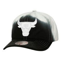 Mitchell & Ness Chicago Bulls Dip Dye Pro Crown Adjustable Hat Black/White