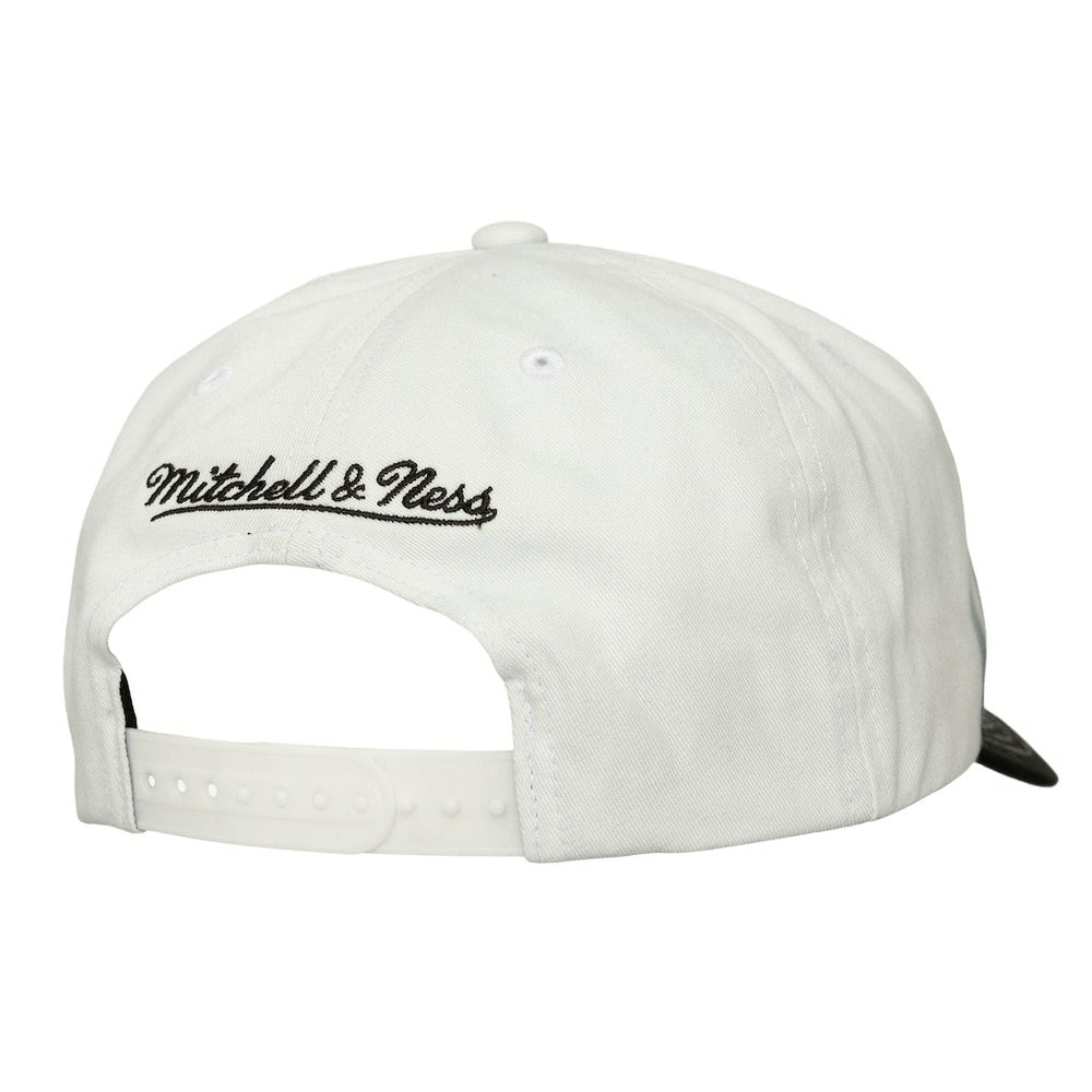 Mitchell & Ness Chicago Bulls Dip Dye Pro Crown Adjustable Hat Black/White
