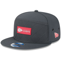 Kansas City Chiefs New Era 2025 Sideline Cold Weather Split Panel 9FIFTY Snapback Hat - Charcoal - NFL
