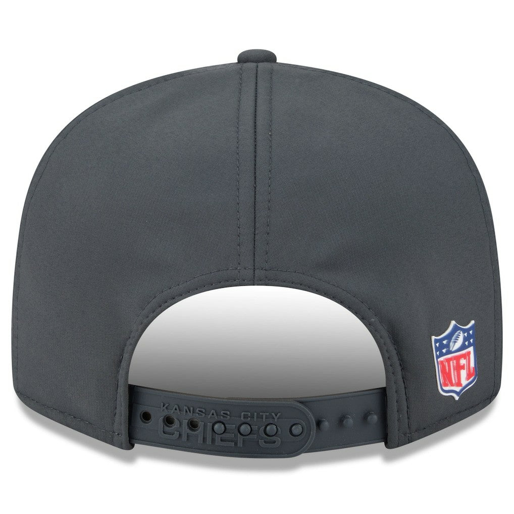 Kansas City Chiefs New Era 2025 Sideline Cold Weather Split Panel 9FIFTY Snapback Hat - Charcoal - NFL