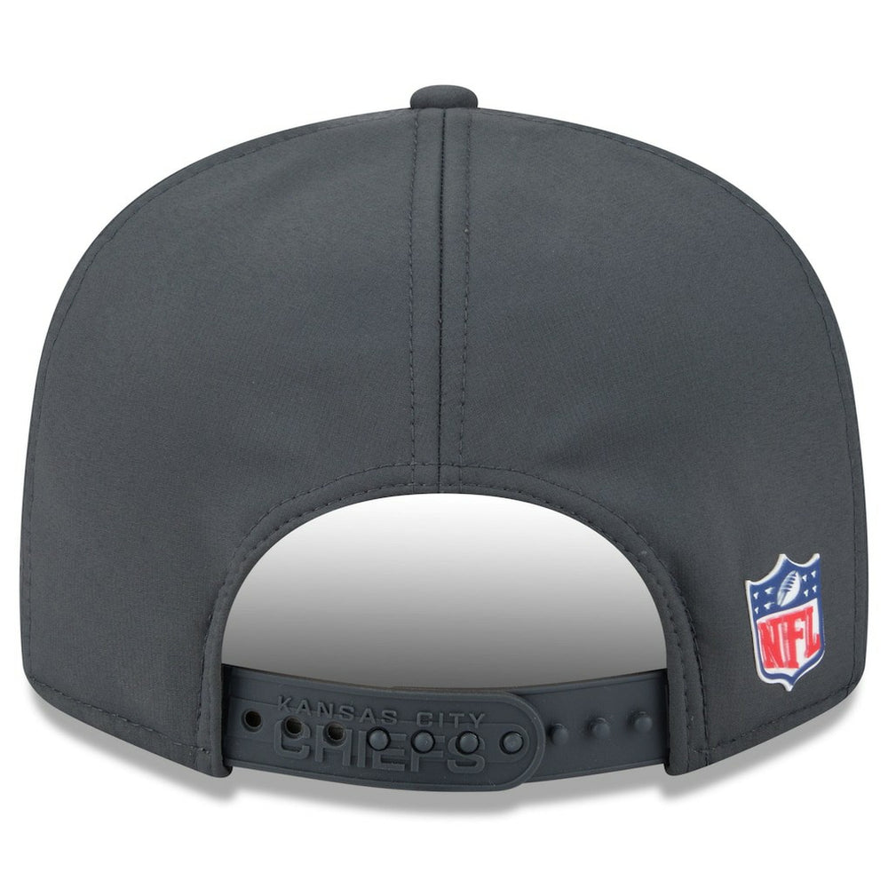 Kansas City Chiefs New Era 2025 Sideline Cold Weather Split Panel 9FIFTY Snapback Hat - Charcoal - NFL