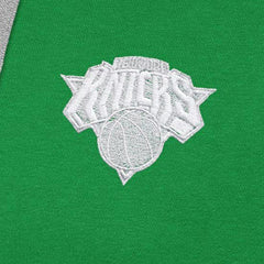 New York Knicks Antigua St. Patrick's Day Victory Raglan Pullover Hoodie Kelly Green