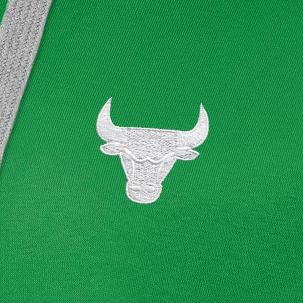 Chicago Bulls Antigua Women's St. Patrick's Day Victory Pullover Hoodie Kelly Green