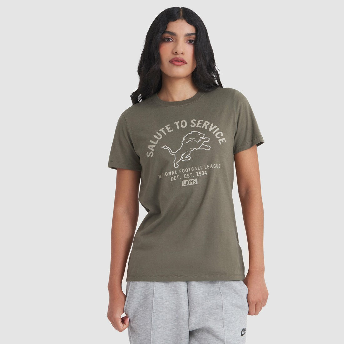 Detroit Lions Women's 2025 Salute to Service Sideline T-Shirt - Olive - Nike