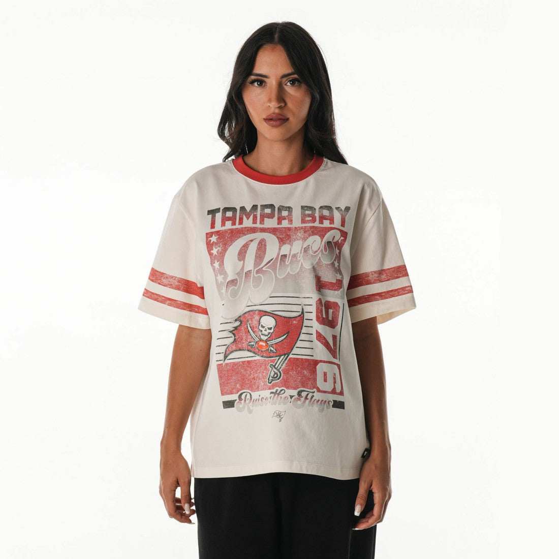 Tampa Bay Buccaneers The Wild Collective Women's Vintage Drop Shoulder Oversized Boyfriend T-Shirt - Cream - NFL
