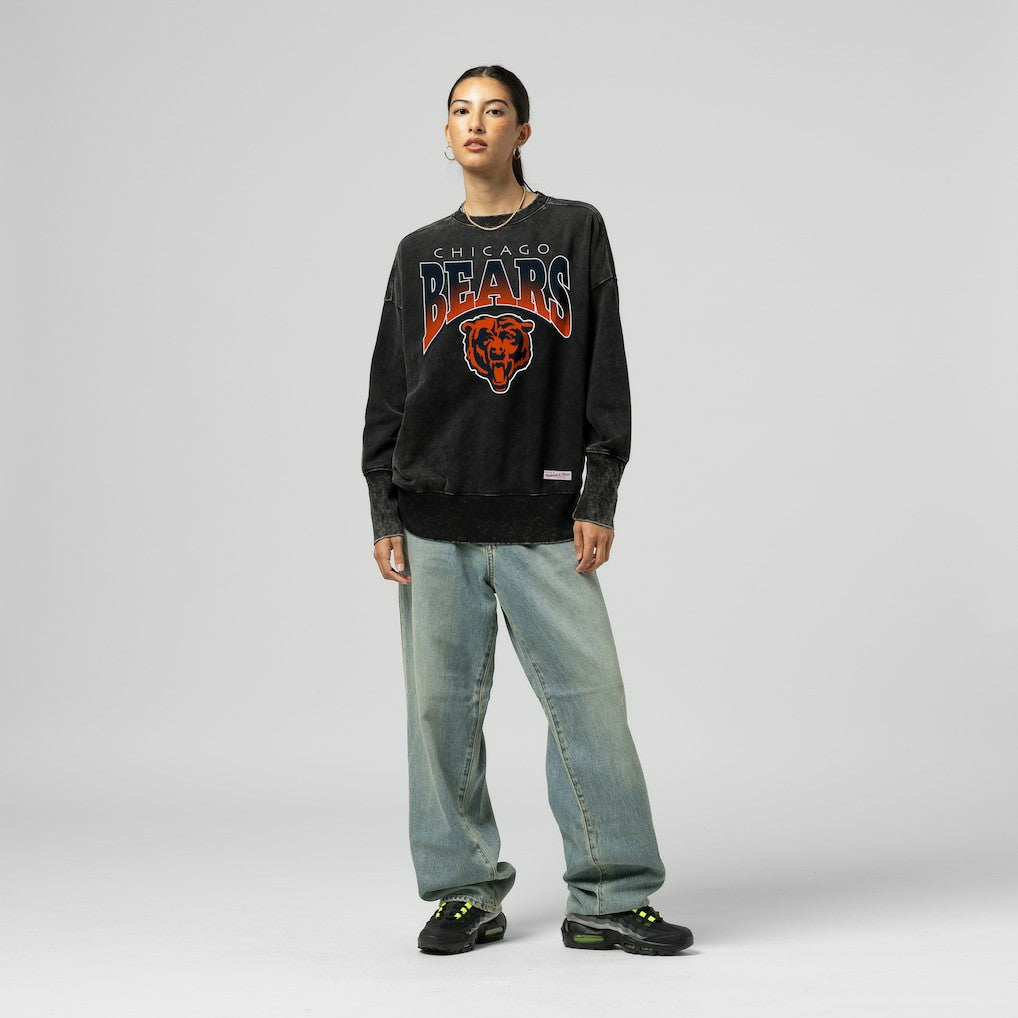 Chicago Bears Women's Delineate Mineral Wash Crewneck Sweatshirt - Black - Mitchell & Ness