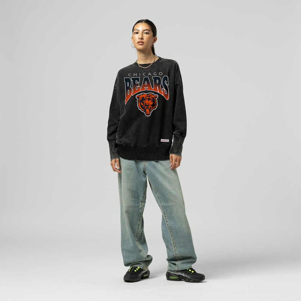 Chicago Bears Women's Delineate Mineral Wash Crewneck Sweatshirt - Black - Mitchell & Ness