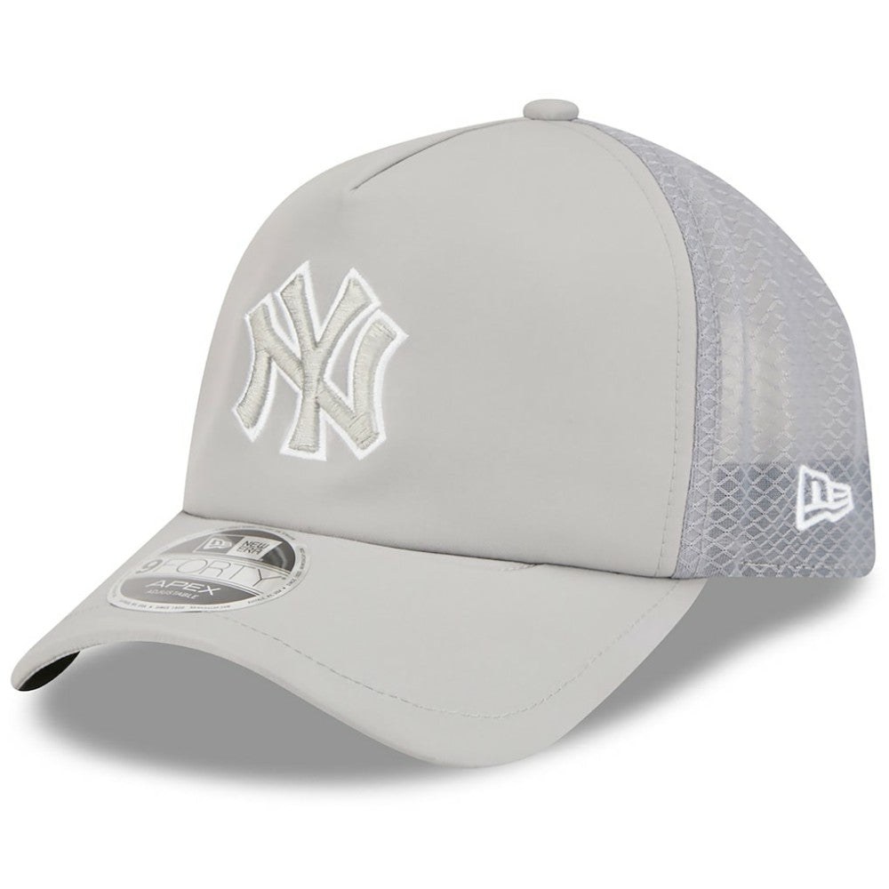 New York Yankees New Era 2026 Batting Practice Apex 9FORTY Adjustable Trucker Hat Outlet