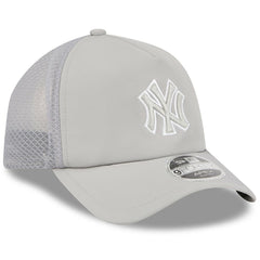 New York Yankees New Era 2026 Batting Practice Apex 9FORTY Adjustable Trucker Hat Outlet