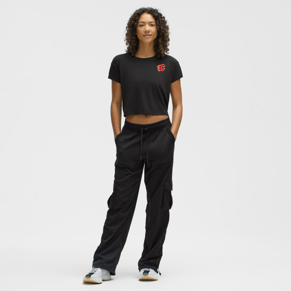 Calgary Flames lululemon Women's Cates T-Shirt - Black | NHL online
