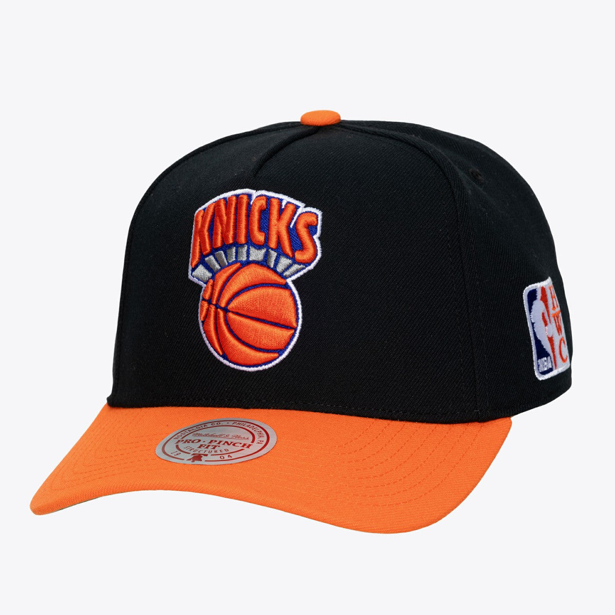 Mitchell & Ness New York Knicks Hardwood Classics Legendary Away Pro-Pinch Adjustable Hat Black